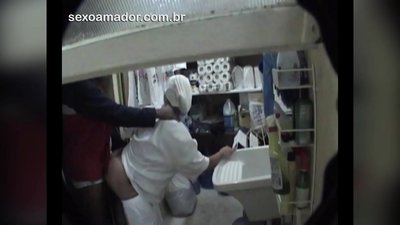 Мотабой займаецца сэксам з прыбіральшчыцай у рэстаране паміж родамі